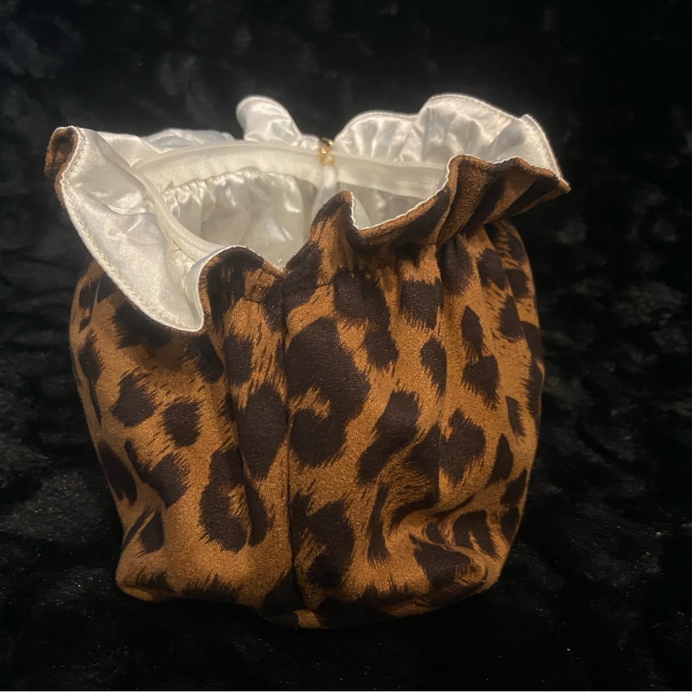 Leopard Makeup Pouch - Picture 4 of 4